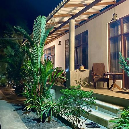The Dale Mirissa Hotel Exterior photo