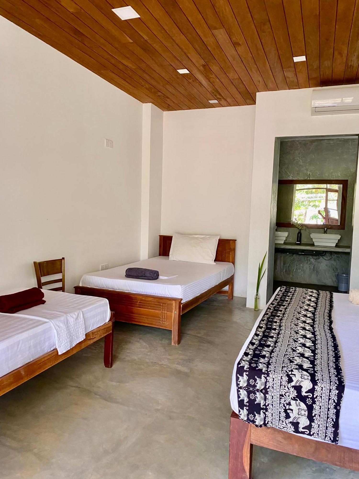 The Dale Mirissa Hotel Exterior photo
