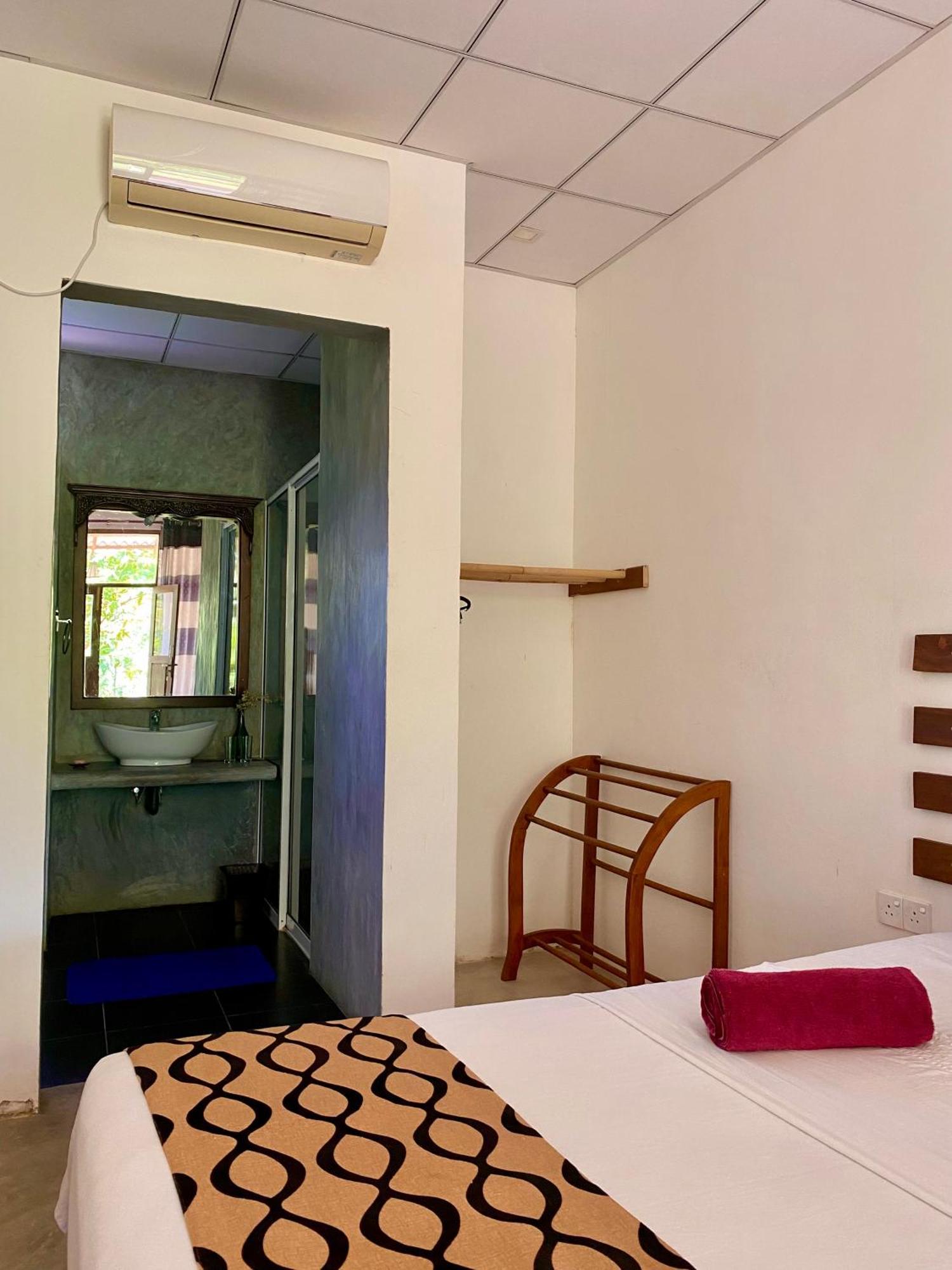 The Dale Mirissa Hotel Exterior photo